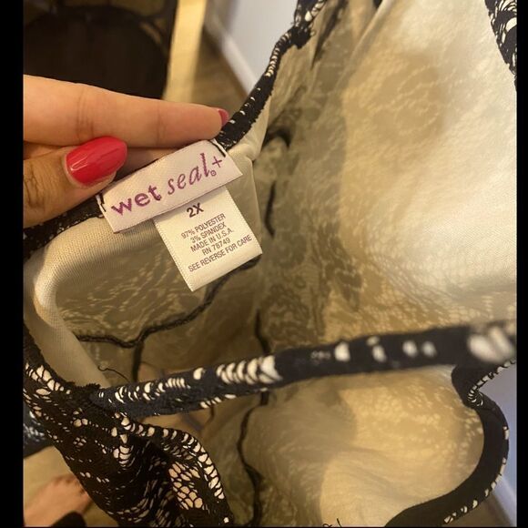 Lace High Neck Peplum Top - Picture 3 of 3